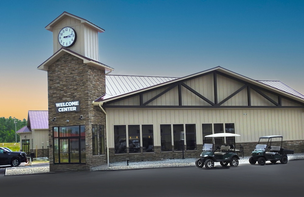 Alpen Bluffs Outdoor Resort — hotel in Gaylord