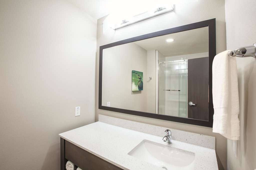 La Quinta Inn & Suites by Wyndham Tulsa Broken Arrow - photo 10