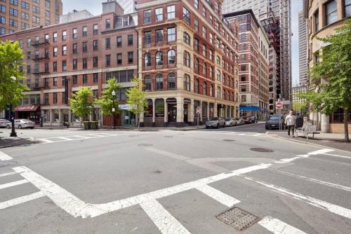 Gorgeous Boston 2BR in Financial District — 4-Star Luxury Hotel in Boston, United States