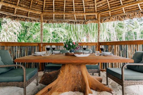 Aore Paradise Near Santo Vanuatu — hotel in Luganville