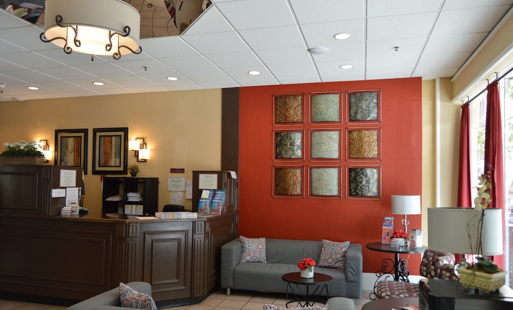 SF Plaza Hotel - photo 32