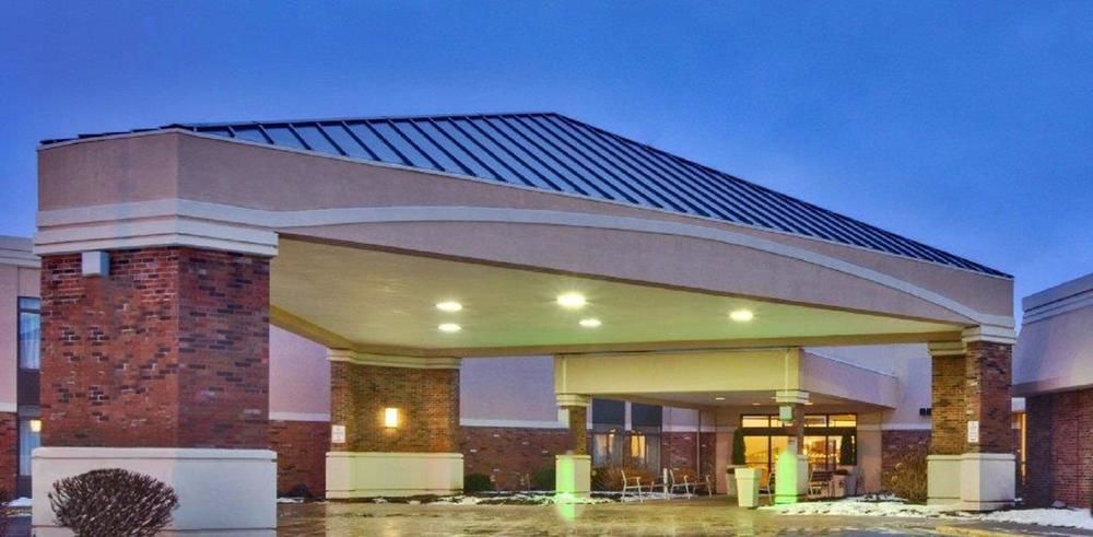 Ramada Plaza Rochester Airport - photo 42