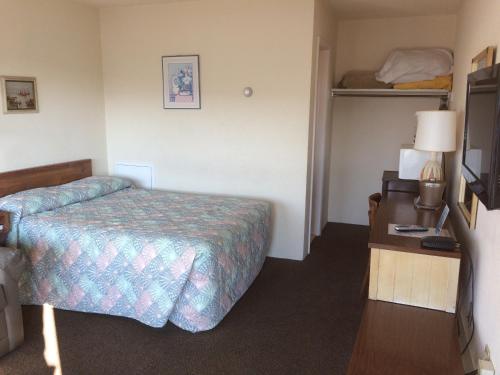 Crystal Sands Motel - photo 5