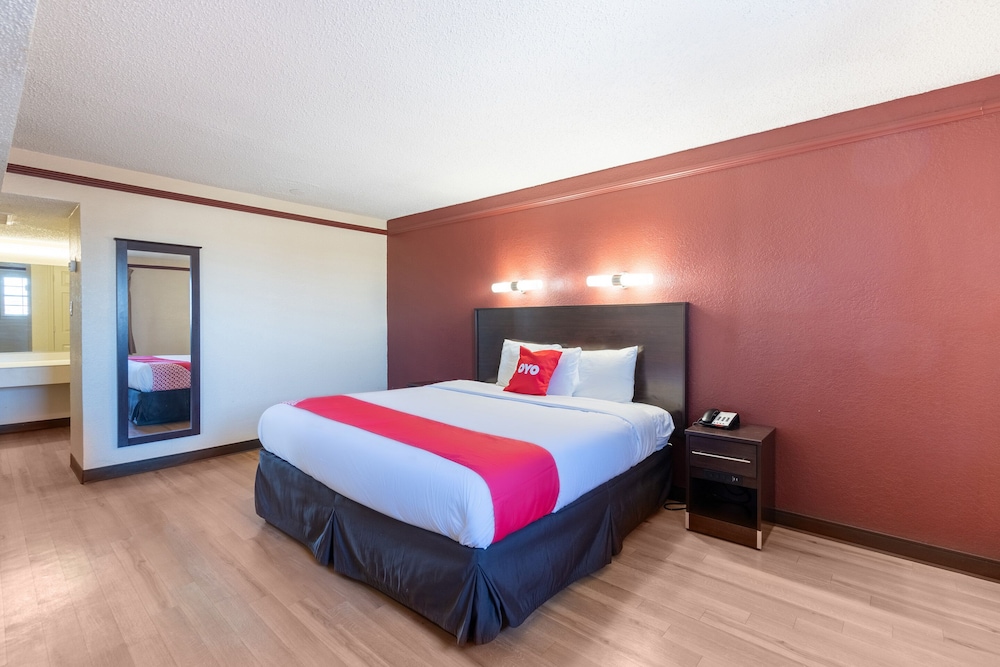 OYO Hotel Tulsa N Sheridan Rd & Airport - photo 16