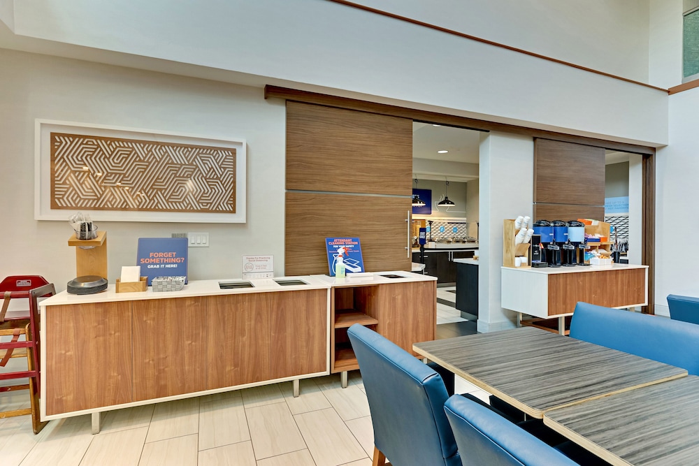Holiday Inn Express Hotel & Suites Weatherford by IHG - photo 68