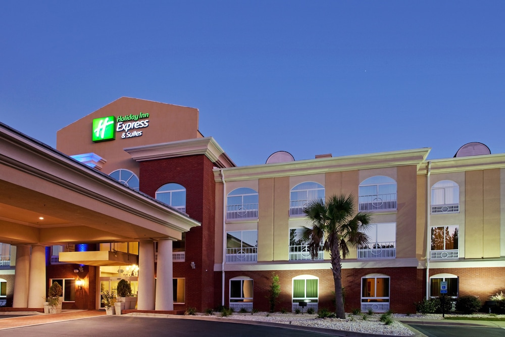 Holiday Inn Express Suites Camden I20 in Camden, United States