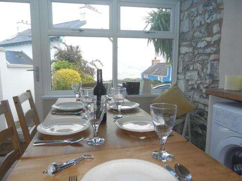 3 Prospect Place New Quay sleeps 6 parking sea views dog friendly in New Quay, United Kingdom
