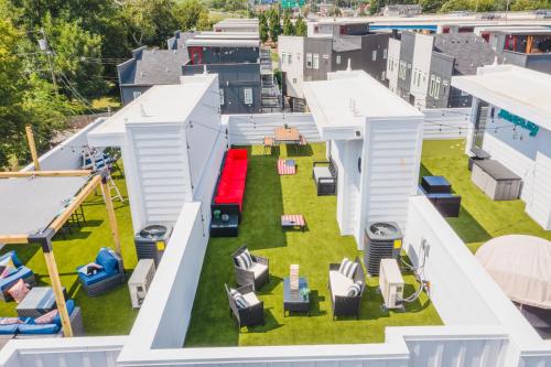 Modern Music City Terrace Getaway — 4-Star Luxury Hotel in Nashville, United States