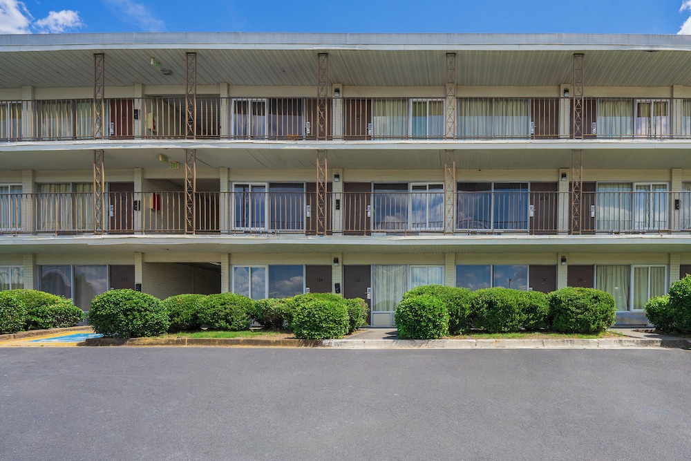 Budgetel Inn and Suites — Atlanta — photo 5