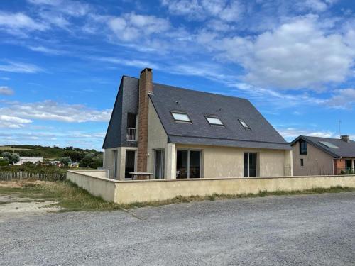 HolidayVilla50mFromBeach VillaDeVacancesPlage à50m — hotel in Saint-Pair-Sur-Mer