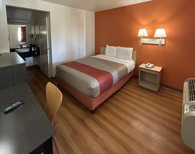 Motel 6 Bellflower CA Los Angeles - photo 15