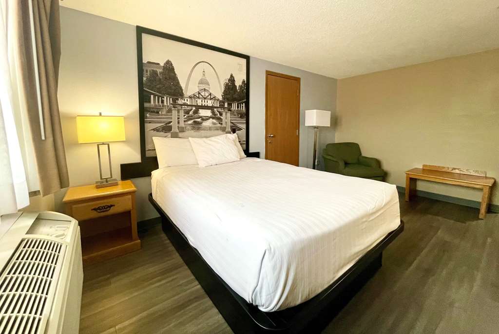 Super 8 by Wyndham St. Clair MO - photo 11