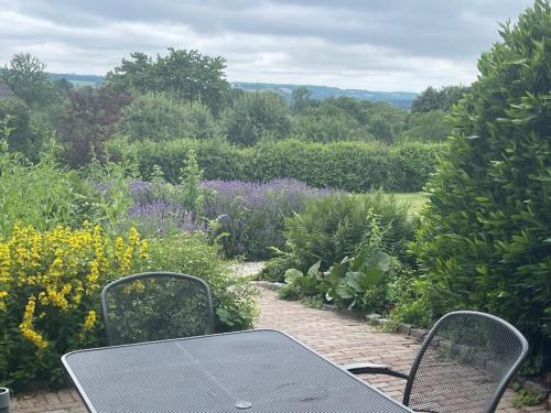 Adembenemende plek in het heuvelland De Verrekijker — 4-Star Luxury Hotel in Vijlen, Netherlands