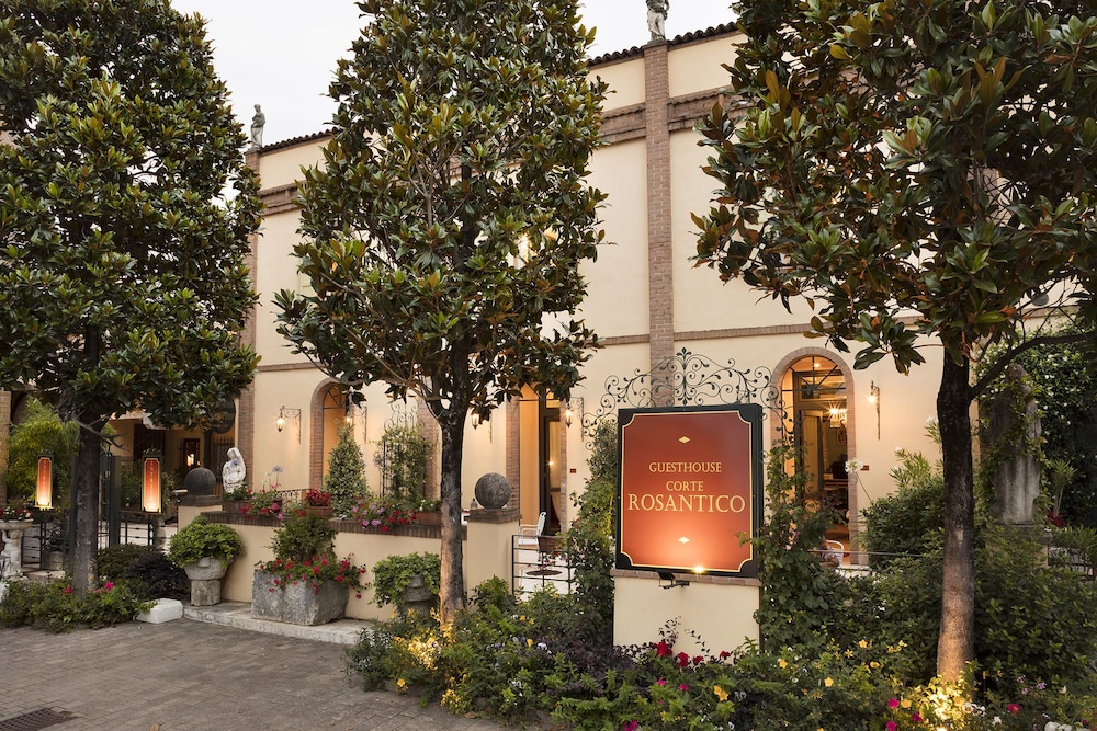 Corte Rosantico — 4-Star Luxury Hotel in Bussolengo, Italy