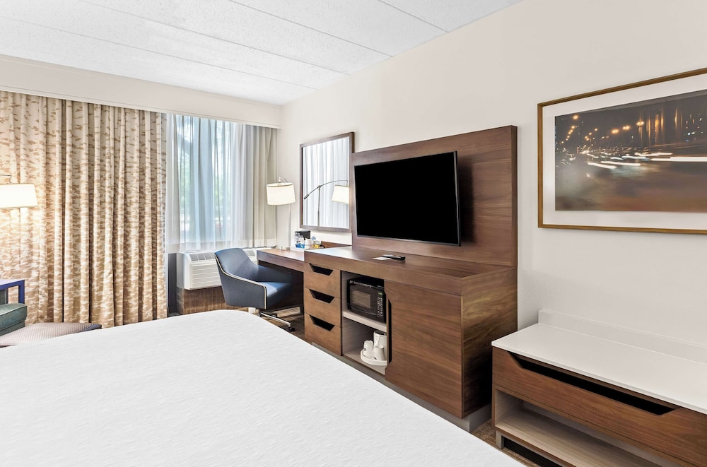 Hampton Inn Chicago Naperville - photo 8