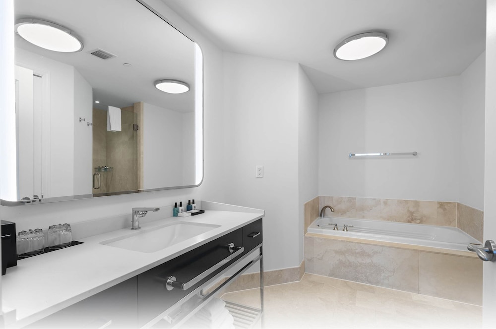 Fontainebleau Miami Beach Private Luxury Suites - photo 379