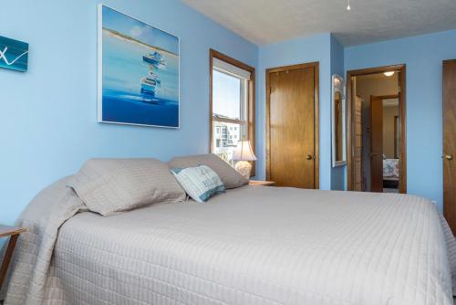 Out of the Blue by Oak Island Accommodations - photo 3