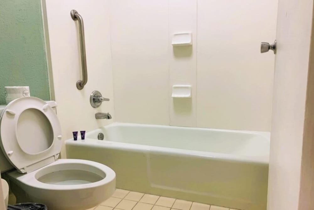 OYO Hotel Dundee By Crystal Lake - photo 30
