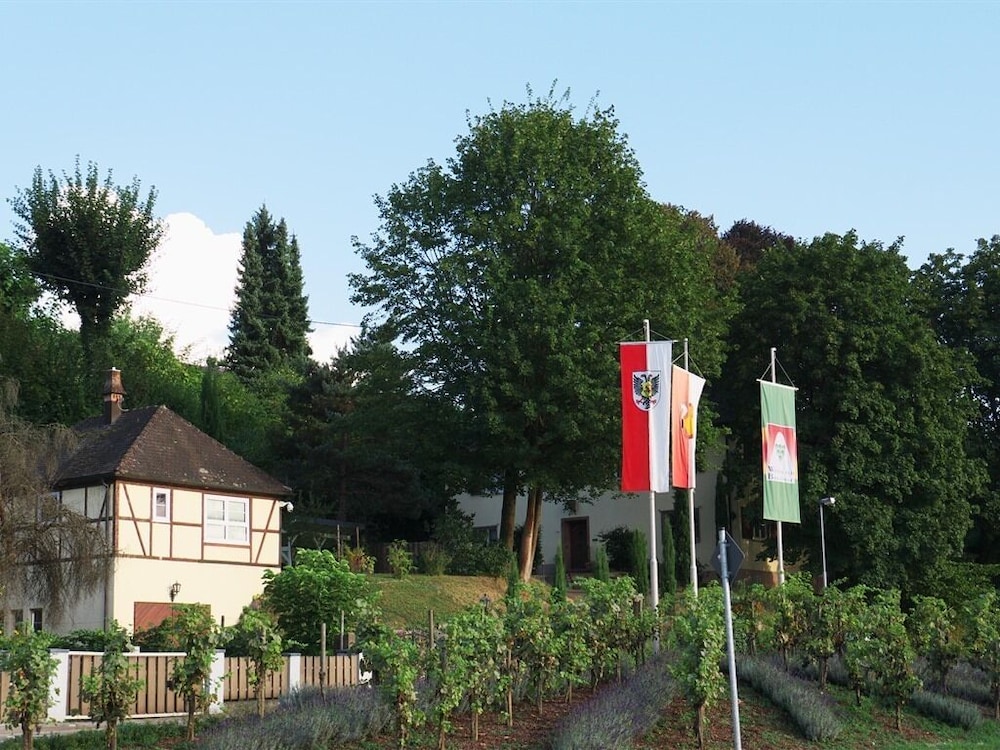 Gesindehaus Charis - carbon neutral hotel in Kippenheim