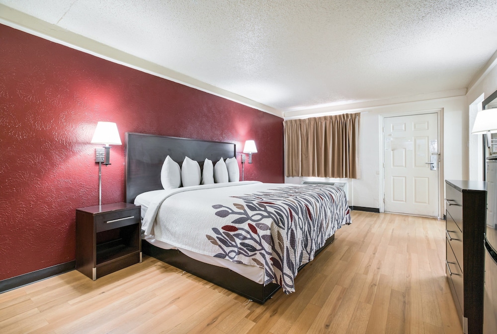 Red Roof Inn North Dallas Park Central - photo 4