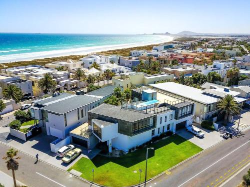 Sunset Mansion Cape Town Rooftop Pool Villa Walk to Beach Mountain Views
