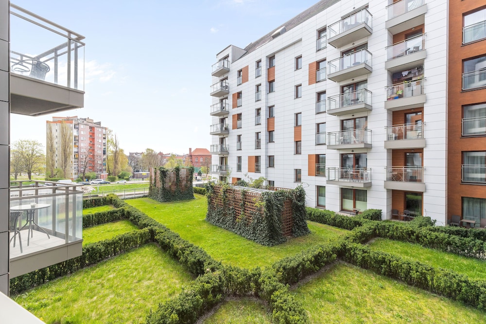 Apartment in Gdańsk Center with Balcony Parking and Air Conditioning by Noclegi Renters — 4-Star Luxury Hotel in Gdansk, Poland