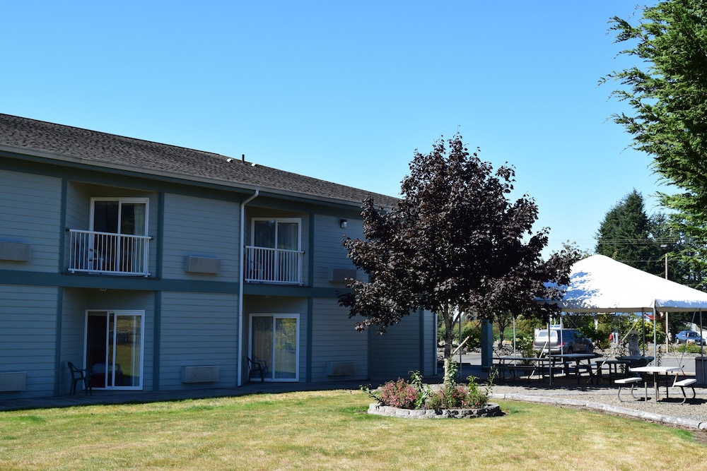 The Dew Drop Inn Motel - photo 59