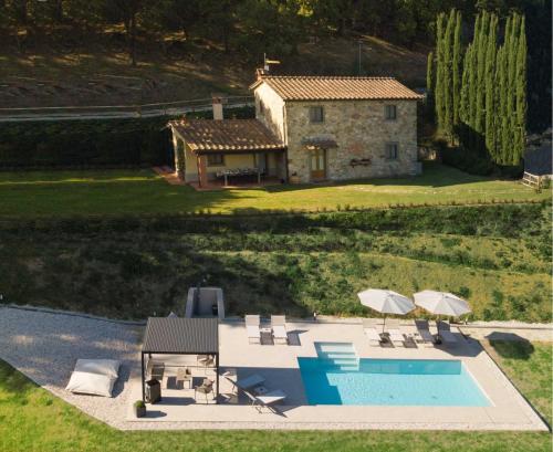 Casale la Toscanella by VacaVilla — 4-Star Luxury Hotel in Ortignano Raggiolo, Italy