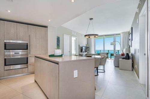 Hyde Beach Luxury Condo Resort apts - photo 5
