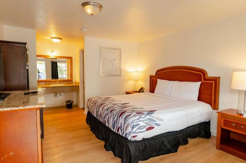 Courtesy Inn Motel - photo 13