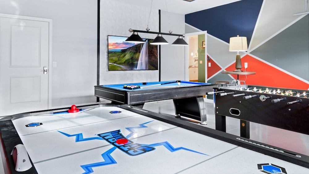 1565 Maidstone in Davenport, United States