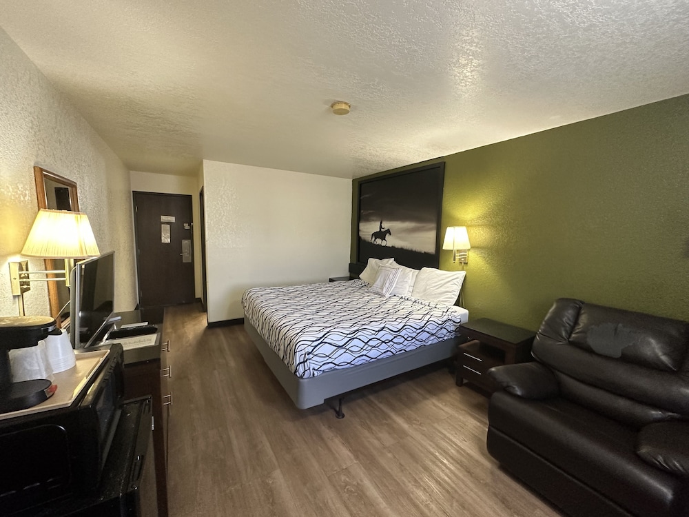 Simple Rewards Inn - photo 13