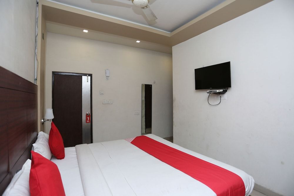 OYO 23733 Surya Continental - last minute hotel in Lucknow