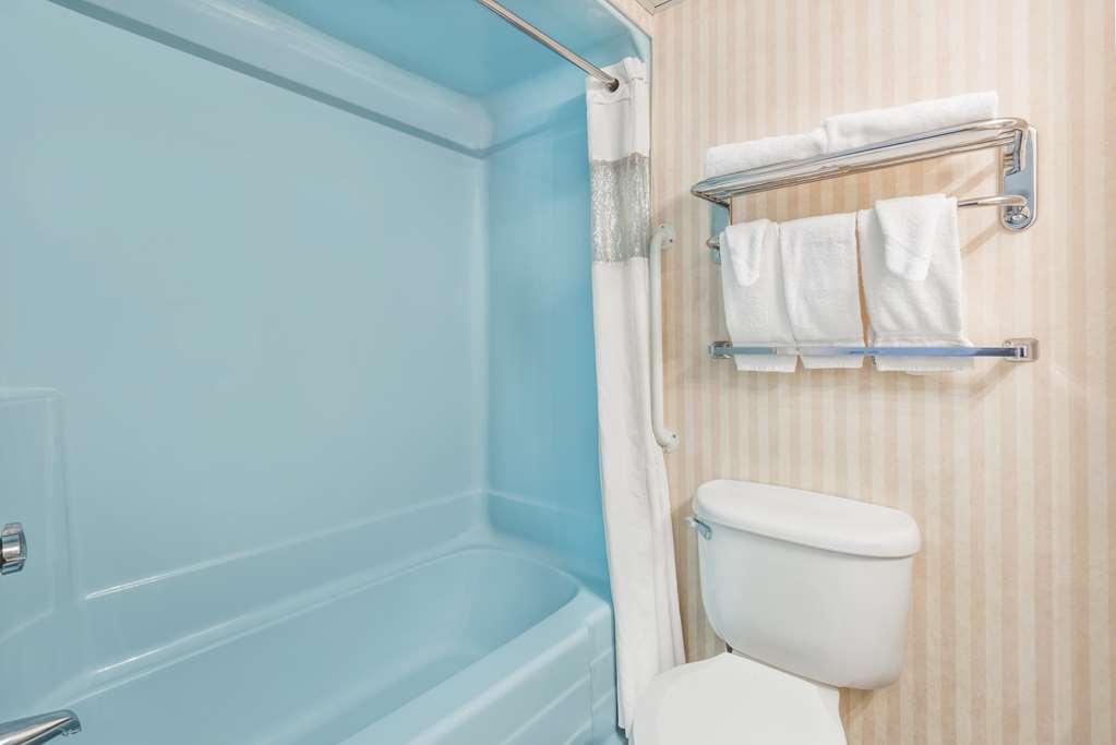 Howard Johnson by Wyndham Gillette - photo 18