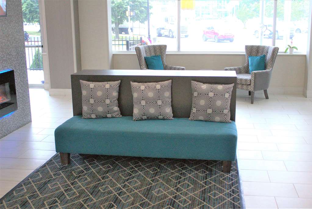 La Quinta Inn & Suites by Wyndham Indianapolis Downtown - photo 3