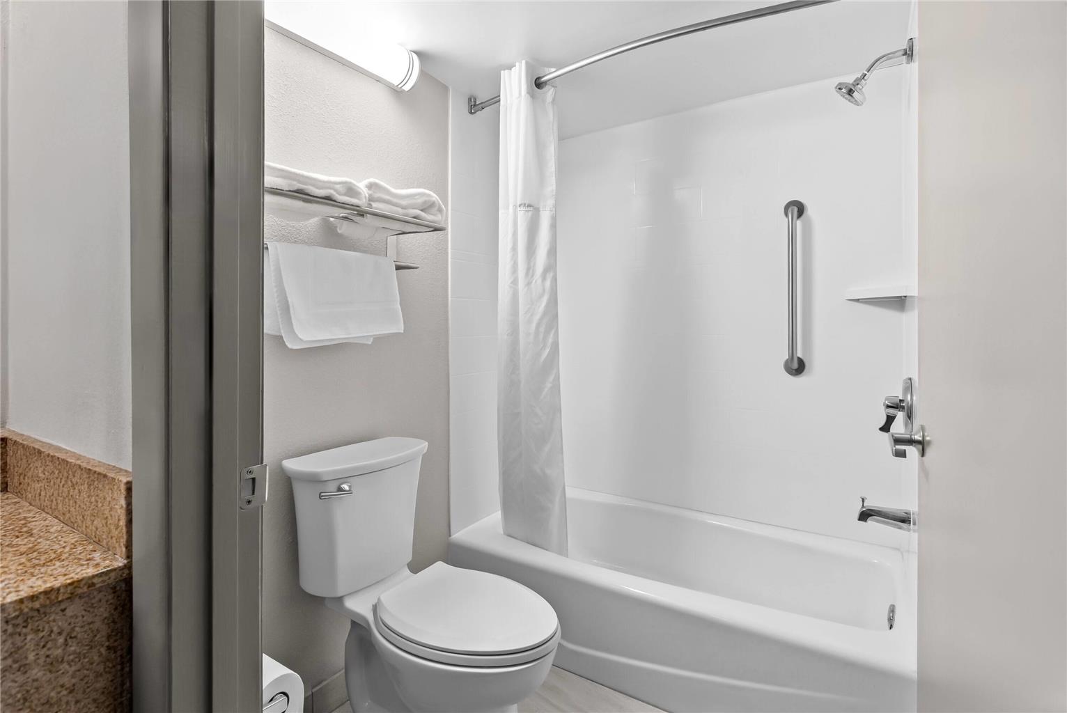 Days Inn by Wyndham Saint Pauls - photo 12