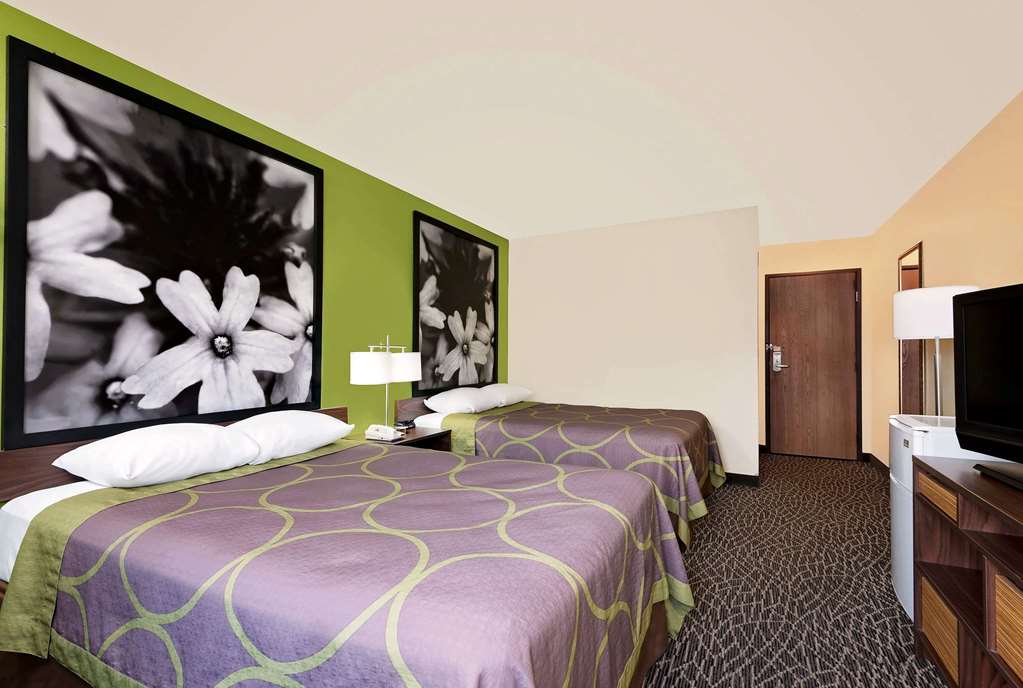 Super 8 by Wyndham Muncie Ball St. College Area - photo 4