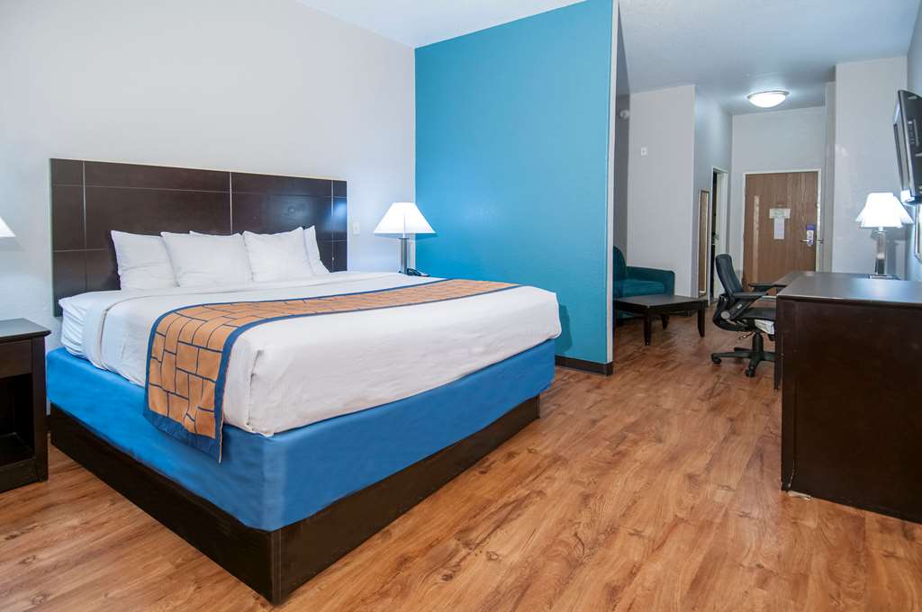 Days Inn & Suites by Wyndham San Antonio near Frost Bank Center - photo 15