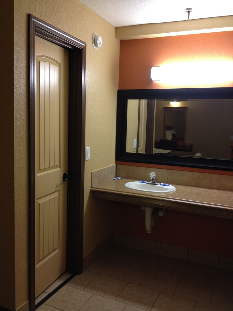 Economy Express Inn - photo 11