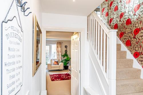 Spacious 4 Bed house with parking and garden at Reading