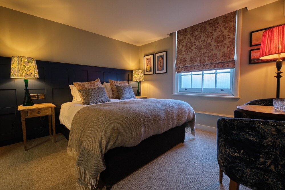 The Bear Hotel — Esher — photo 3