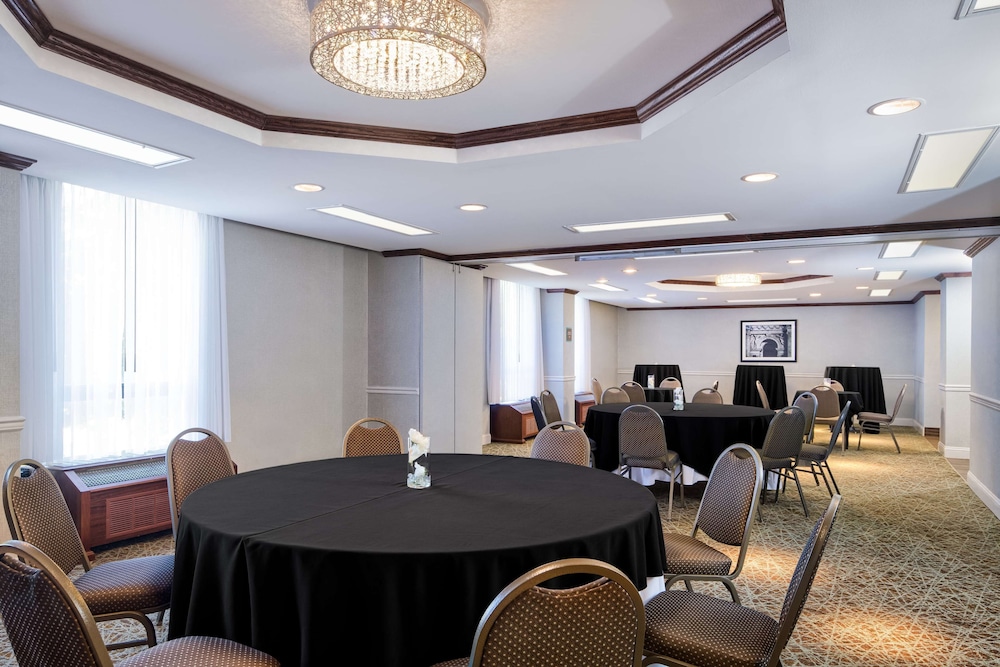 Doubletree by Hilton Philadelphia Airport - photo 51