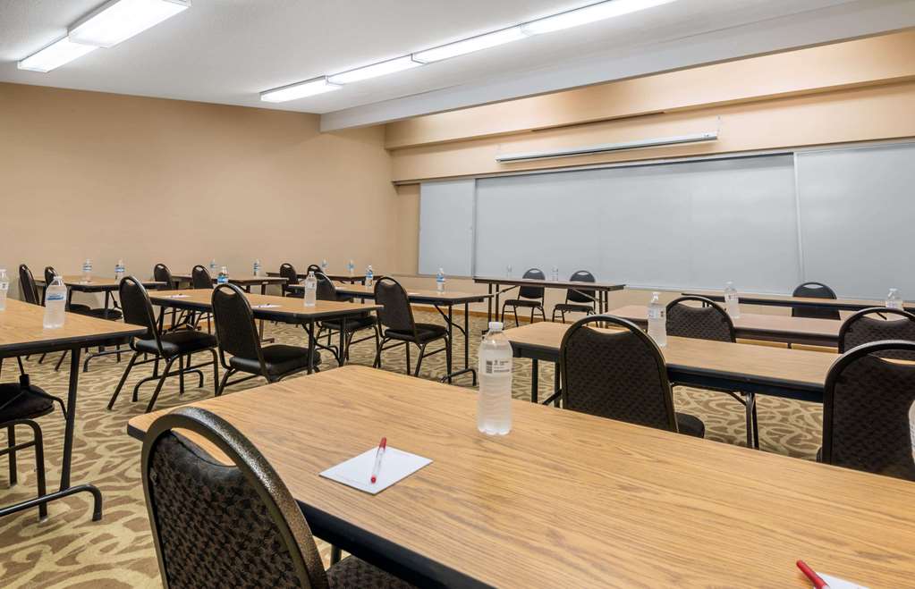 Ramada by Wyndham Columbus North - photo 22