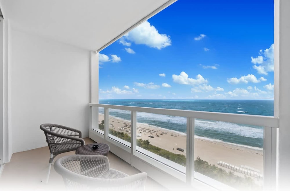 Fontainebleau Miami Beach Private Luxury Suites - photo 421