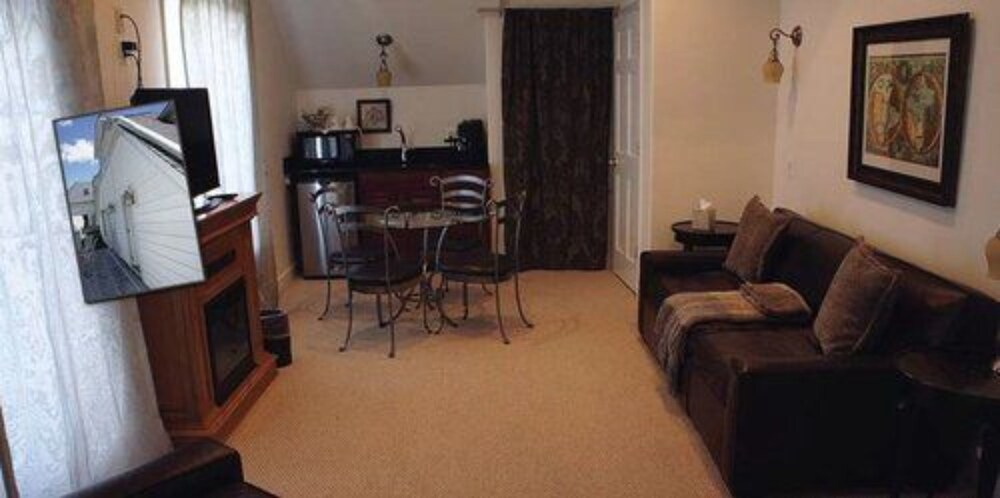 The Columbia Inn at Peralynna Manor - photo 15