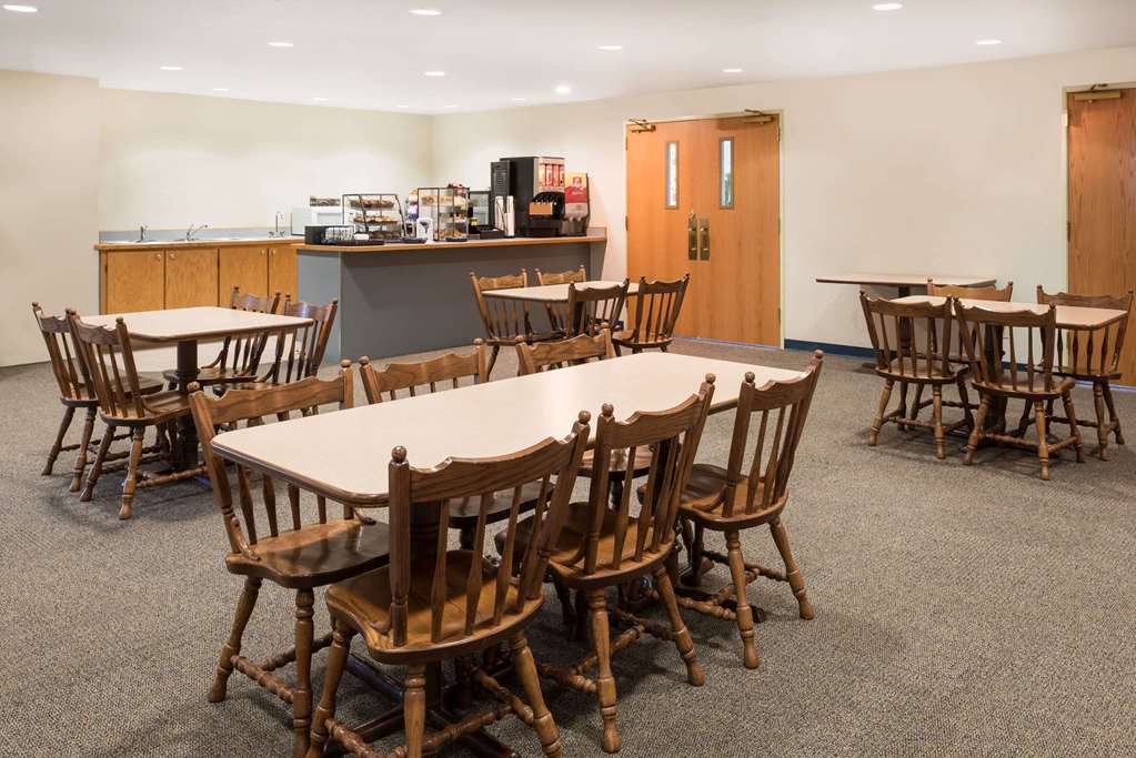 Microtel Inn & Suites by Wyndham Sainte Genevieve - photo 14