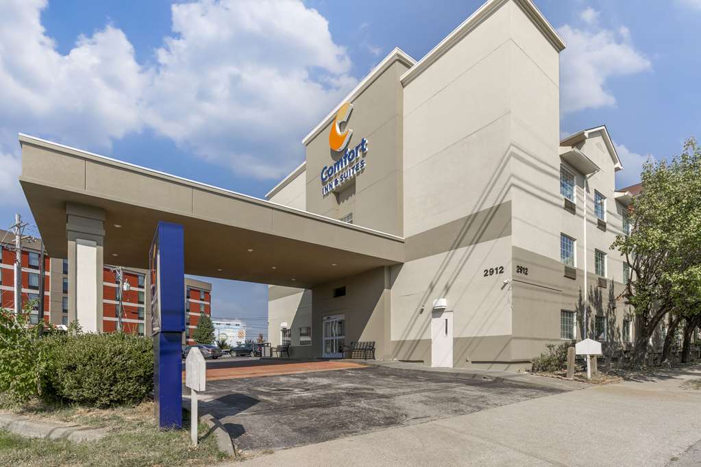 Comfort Inn Suites Louisville Airport Fair Expo — Louisville