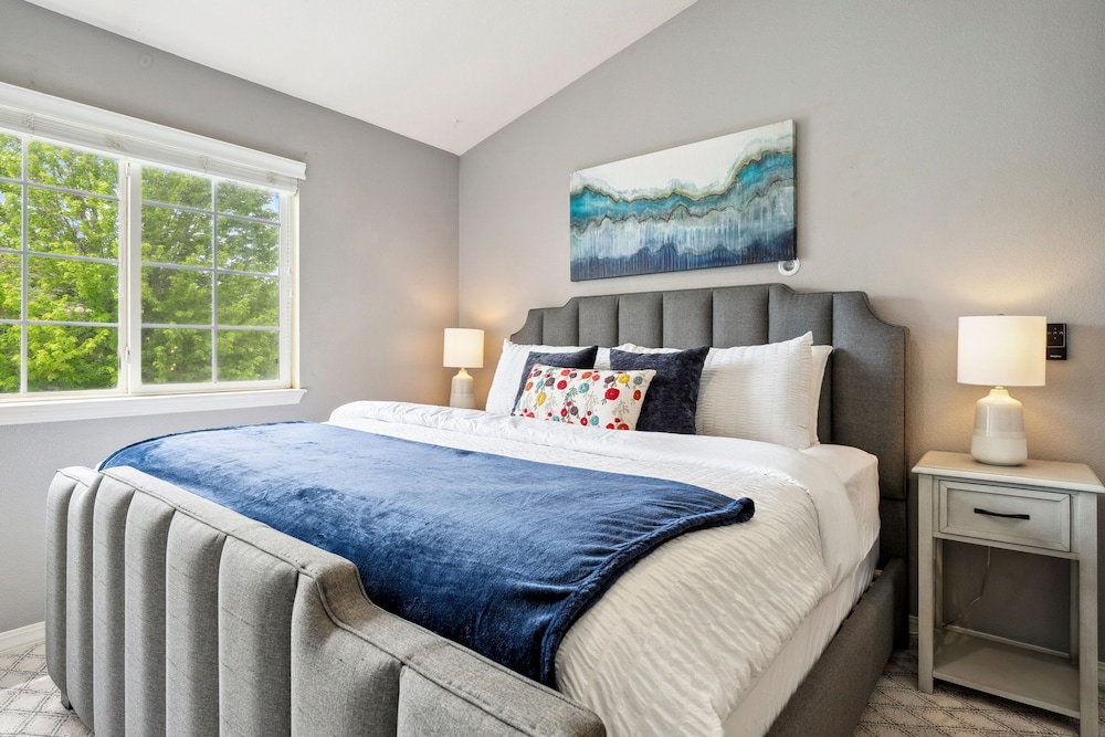 Parkside Retreat 2 Suites Office Garage in Fort Collins, United States