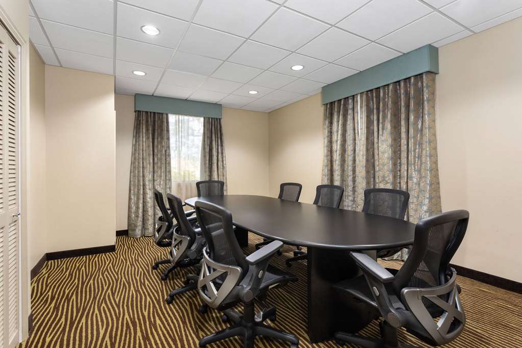 La Quinta Inn & Suites by Wyndham Bonita Springs Naples N. - photo 11