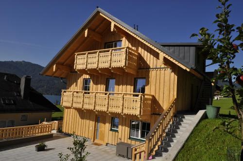 Ferienwohnungen Holzidylle — 4-Star Luxury Hotel in Sankt Gilgen, Austria